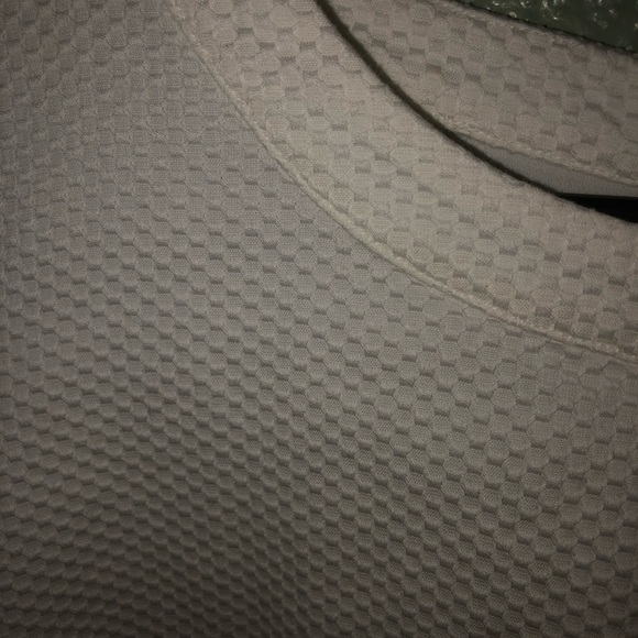 Waffled cream blouse. - Picture 3 of 3